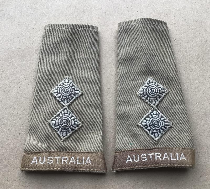 Australia WW2 Army Officers Slip on Rank - Lieutenant