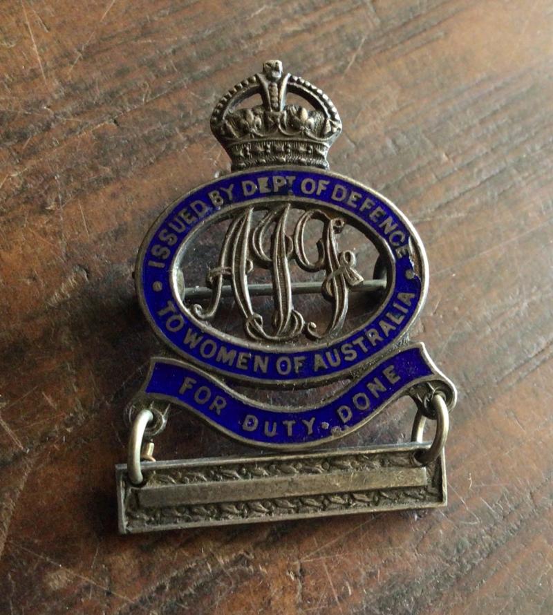 WW1 Female Relatives Badge With Bar