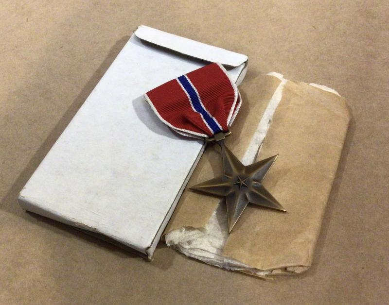 U.S WW2 Bronze Star in Packet Of Issue