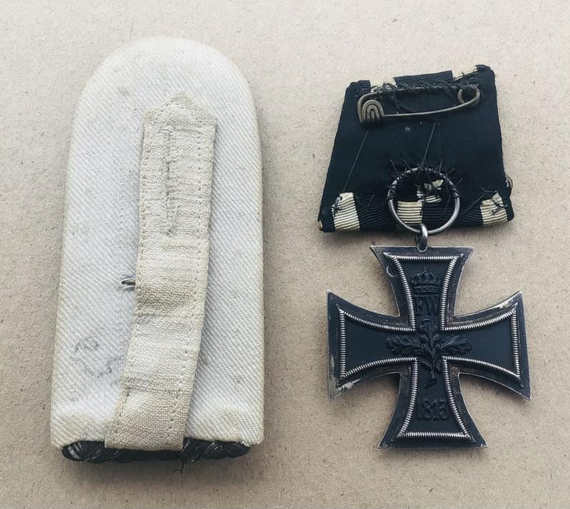WW1 German Flying Corps Insignia and Photo Group