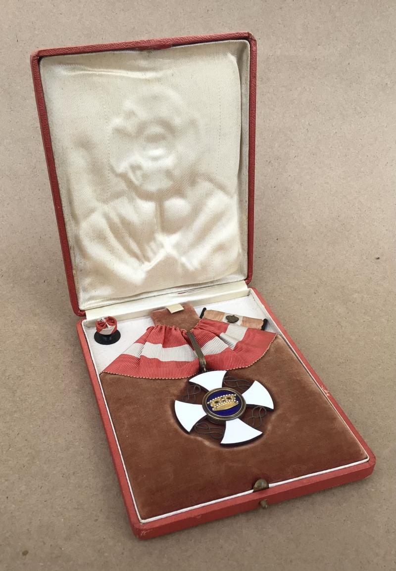 Kingdom of Italy Order of the Crown of Italy - Commanders Neck Badge.