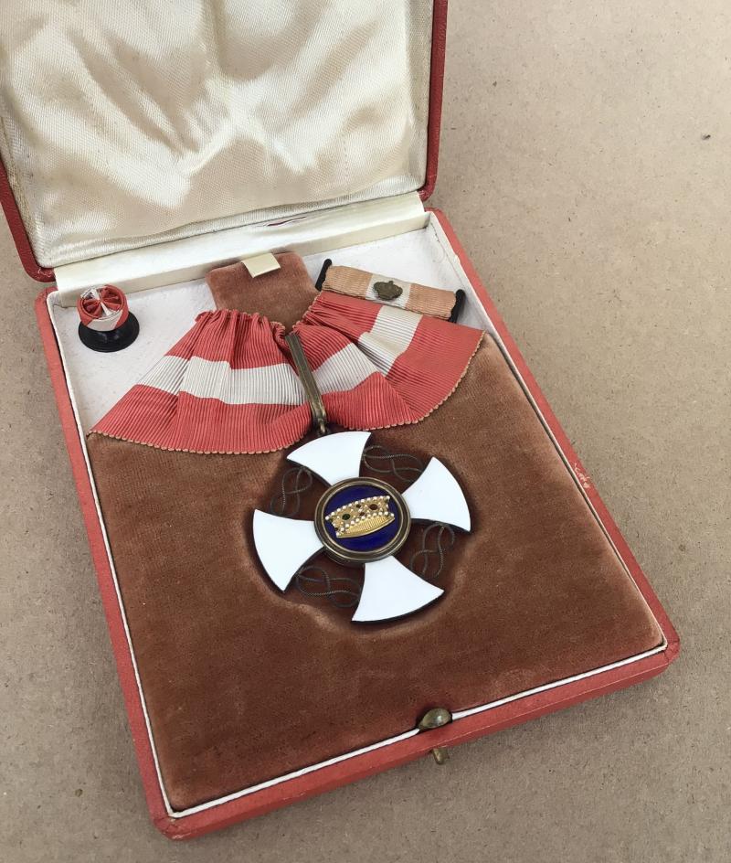 Kingdom of Italy Order of the Crown of Italy - Commanders Neck Badge.