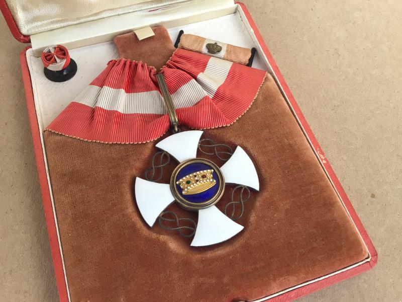 Kingdom of Italy Order of the Crown of Italy - Commanders Neck Badge.