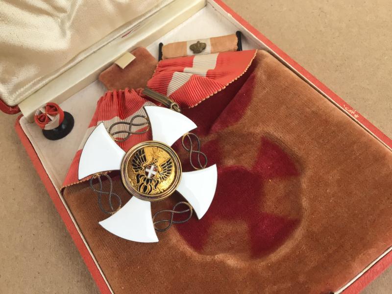 Kingdom of Italy Order of the Crown of Italy - Commanders Neck Badge.