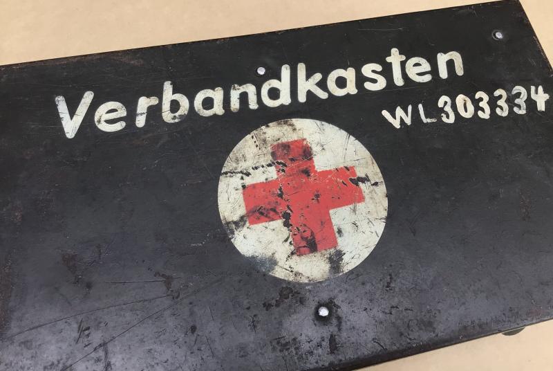 GERMAN WW2 VEHICLE MEDICAL KIT.