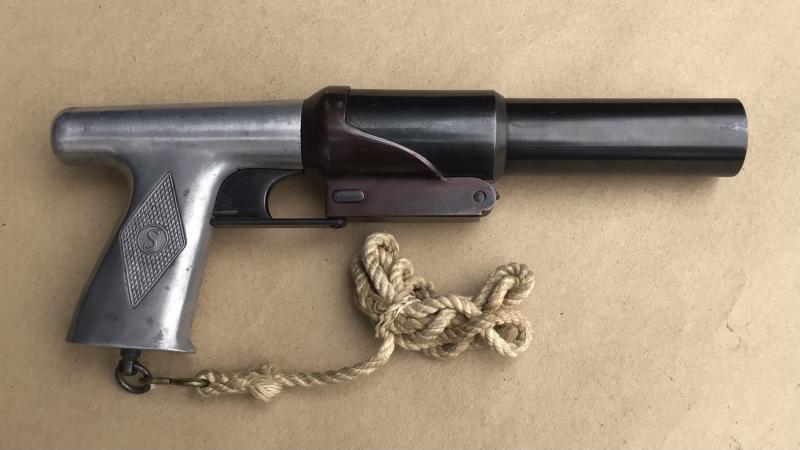 US WW2 37mm Cotton-Sedgley Parachute Flare Signal Pistol.