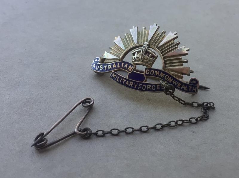 Australia Rising Sun 9ct gold Sweetheart Brocch