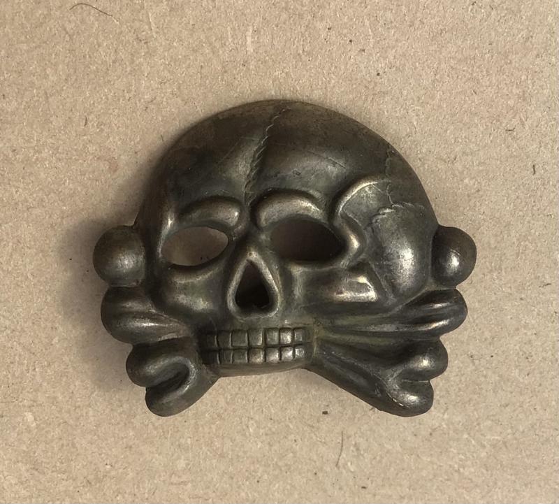 German WW1/2 Totenkopf Hat Badge