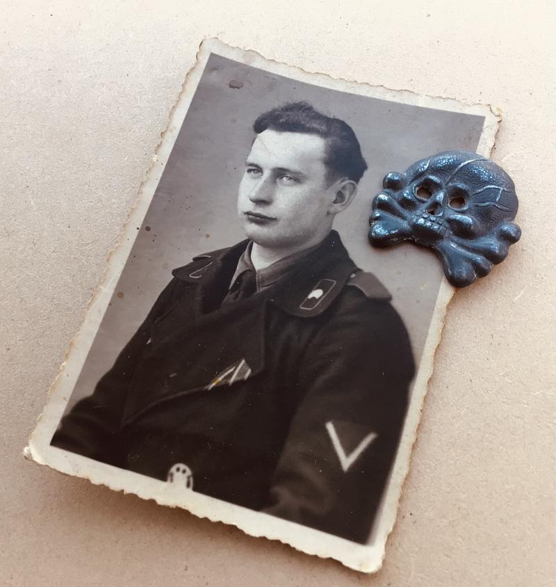 German WW2 Small Panzer Photograph and Collar Badge