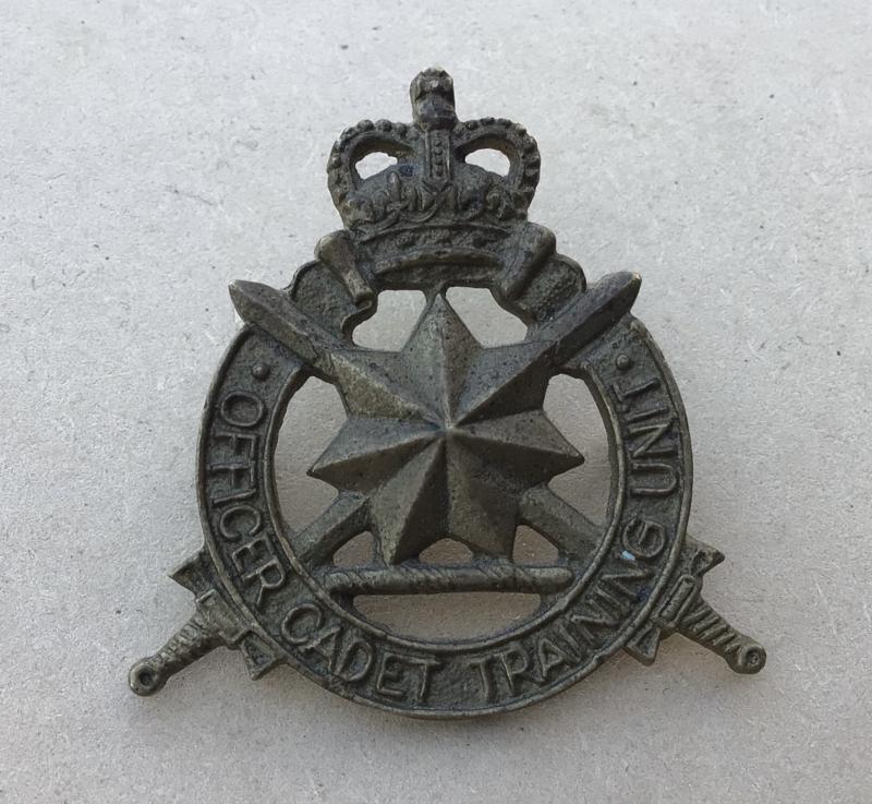 Australian 1960 -85 Officer Cadet Training Unit Hat Badge