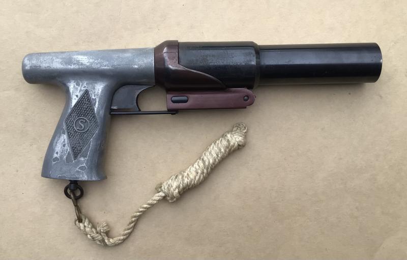 US WW2 37mm Cotton-Sedgley Parachute Flare Signal Pistol.
