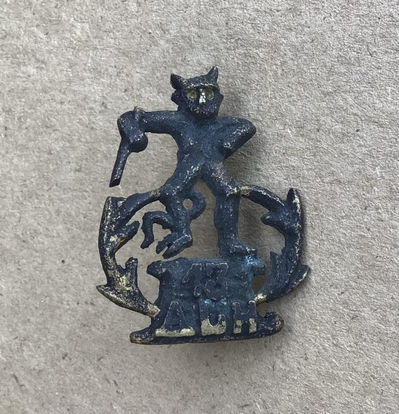 Australia WW1 13th light Horse Collar Badge.