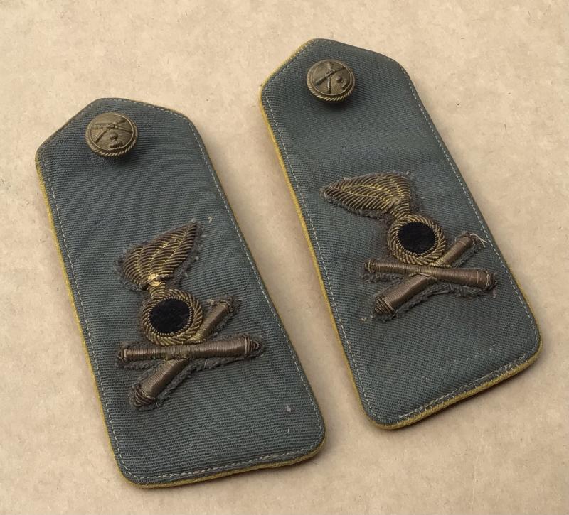 Italy WW2 Army Officers Epaulettes.