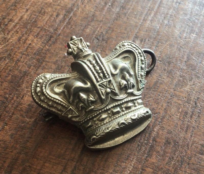 Australia Pre Federation Queen Victoria Crown Hat Badge.