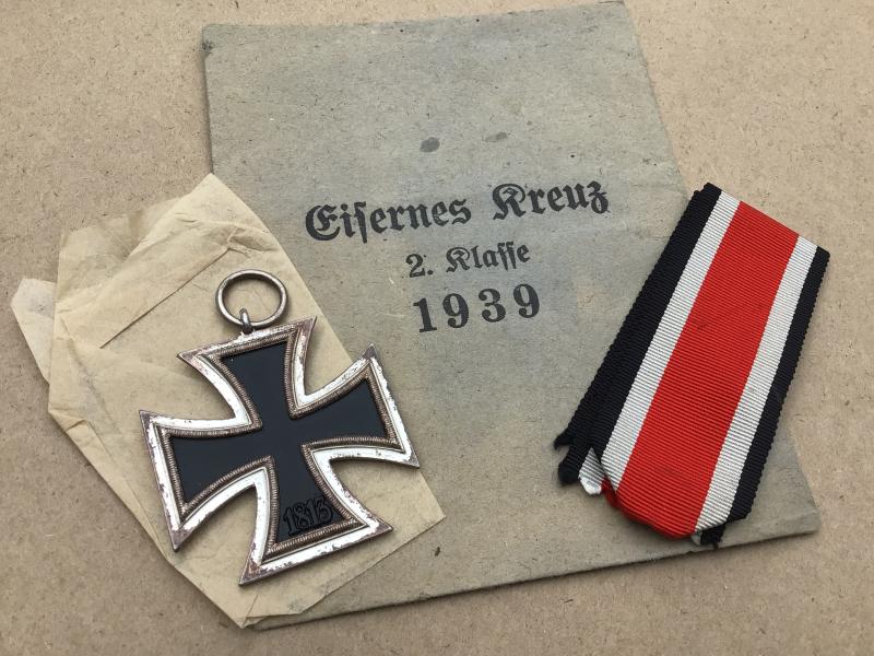 Germany WW2 1939 Iron Cross 2nd Class with paper packet of issue. - Rodolf Wachtler & Lange