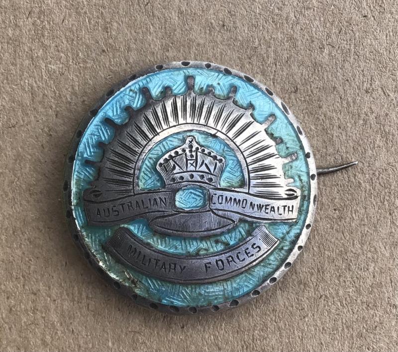 c.WW1 Australian Middle East Sweetheart Badge