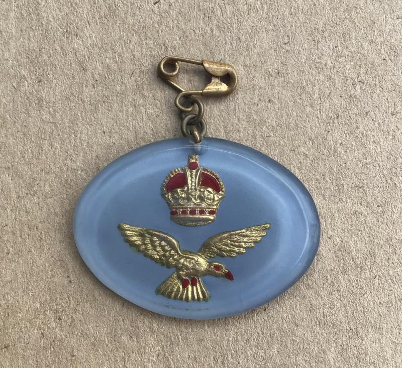 WW2 RAF / RAAF Acrylic Sweetheart Badge