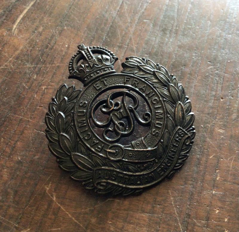 1930-42 Royal Australian Engineers Hat Badge