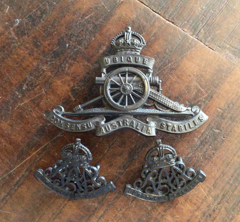 1930-42 Royal Australian Artillery Hat and Collar Badge Set