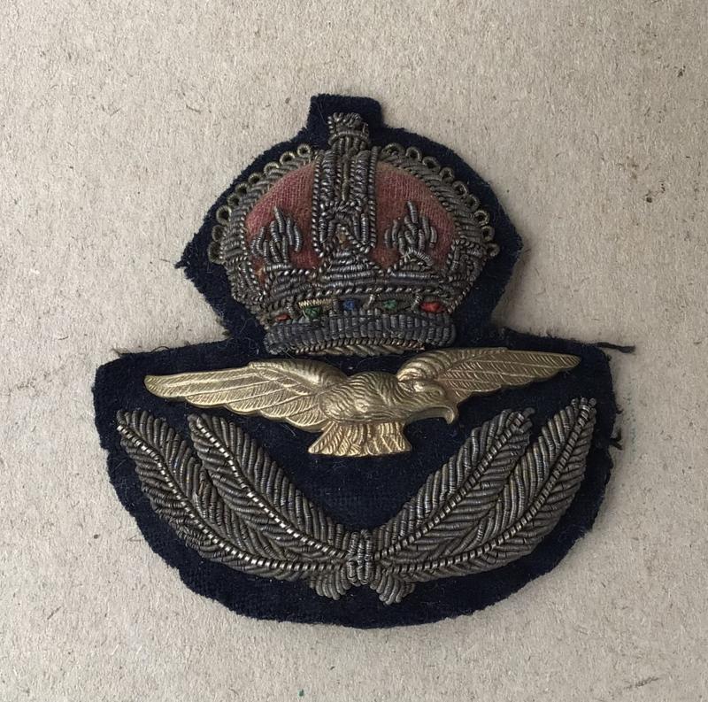 WW2 RAAF Officers Hat Badge.