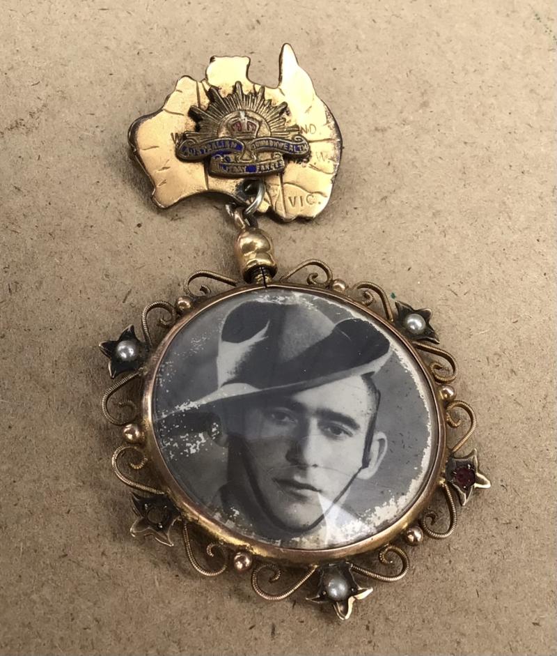 Australia WW2 A Large AIF Sweetheart Photo Locket